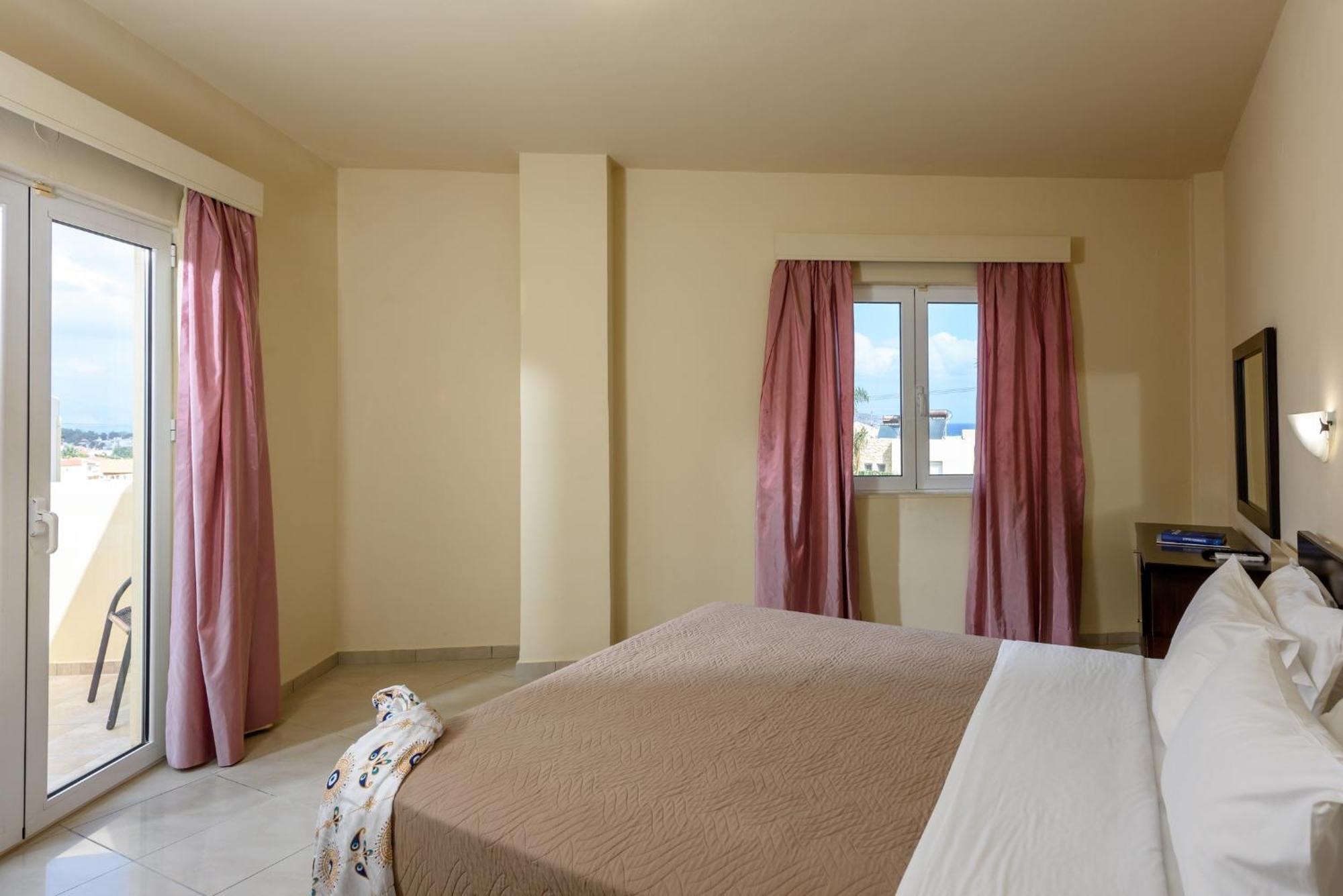Eurohotel Theo Hotel Agia Marina Dış mekan fotoğraf