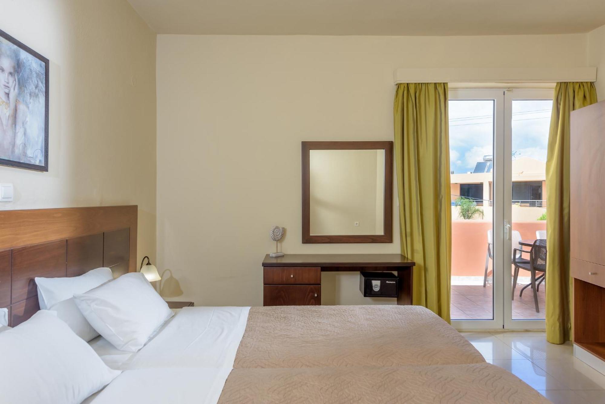 Eurohotel Theo Hotel Agia Marina Dış mekan fotoğraf