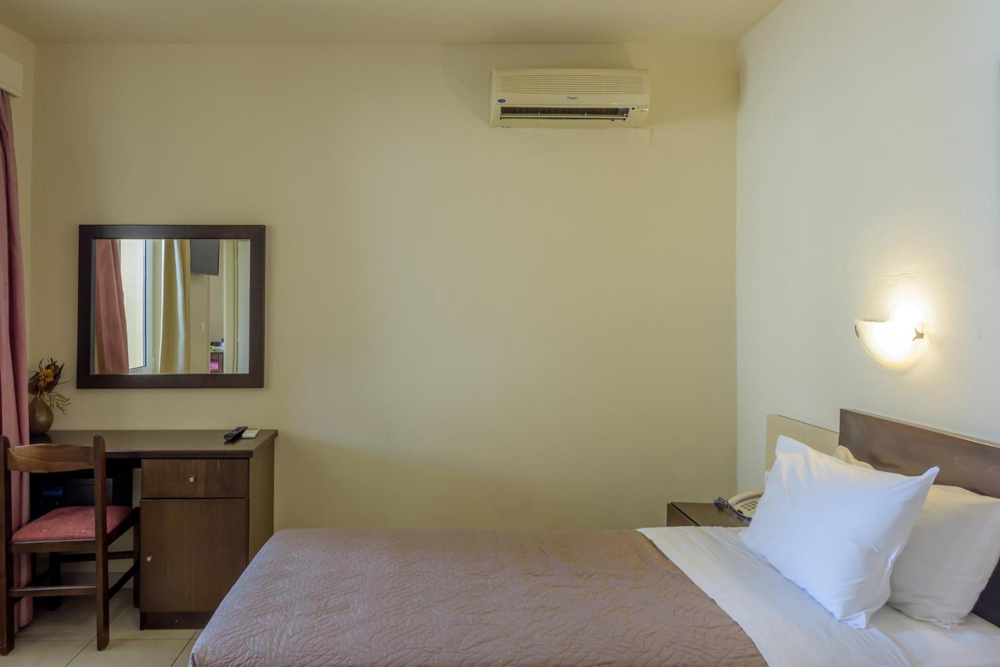 Eurohotel Theo Hotel Agia Marina Dış mekan fotoğraf
