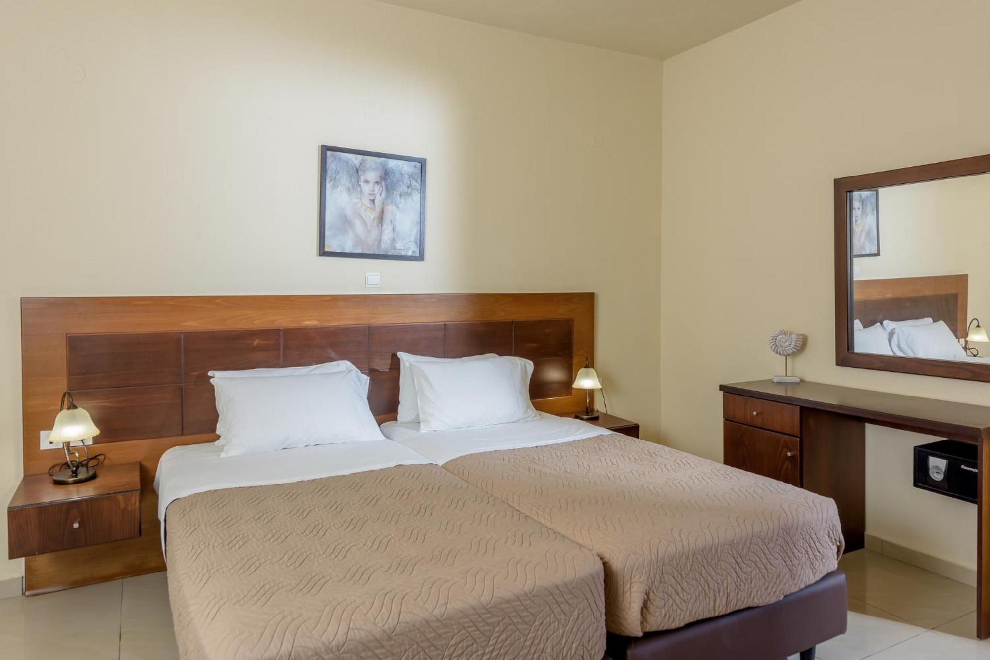 Eurohotel Theo Hotel Agia Marina Dış mekan fotoğraf
