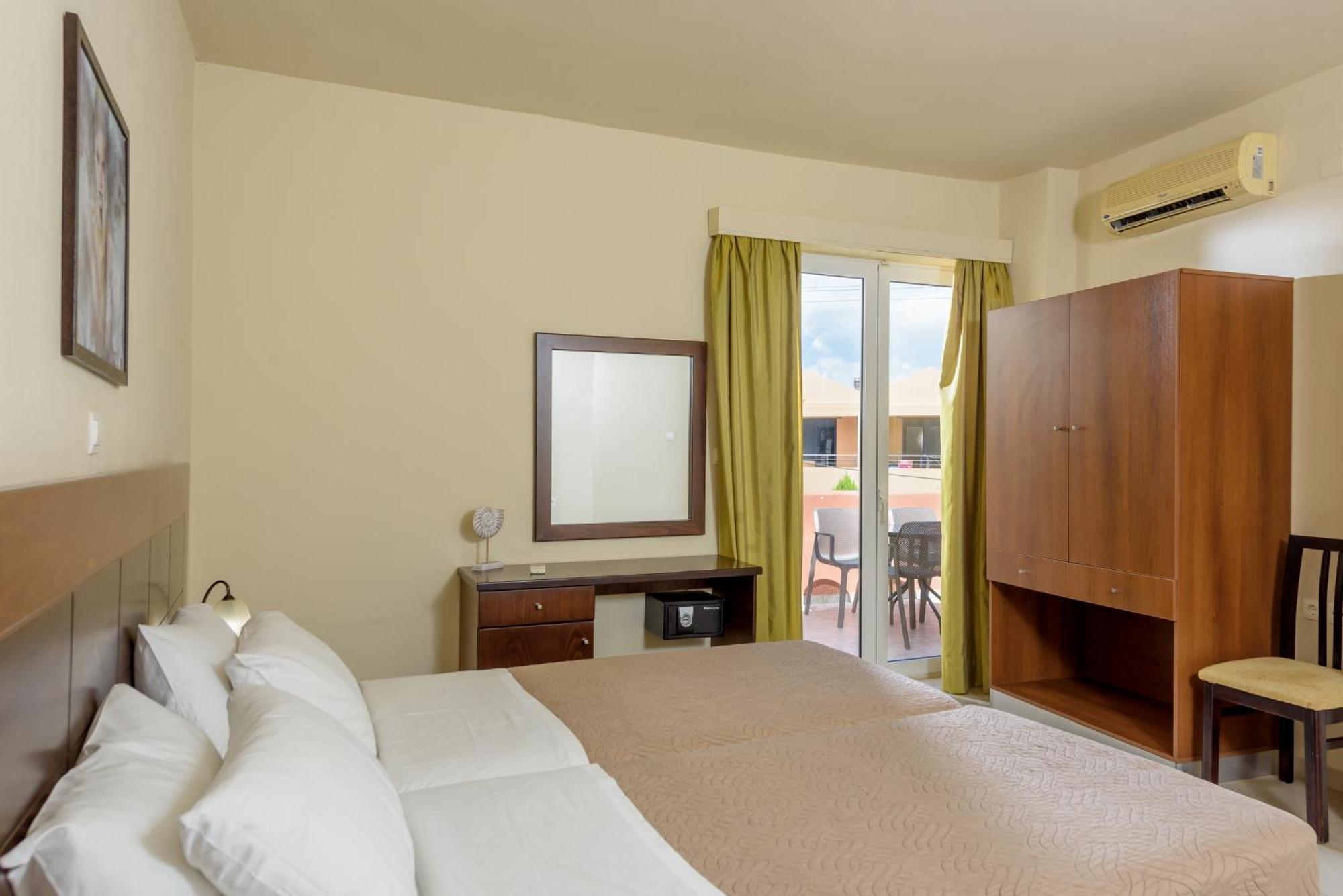 Eurohotel Theo Hotel Agia Marina Dış mekan fotoğraf