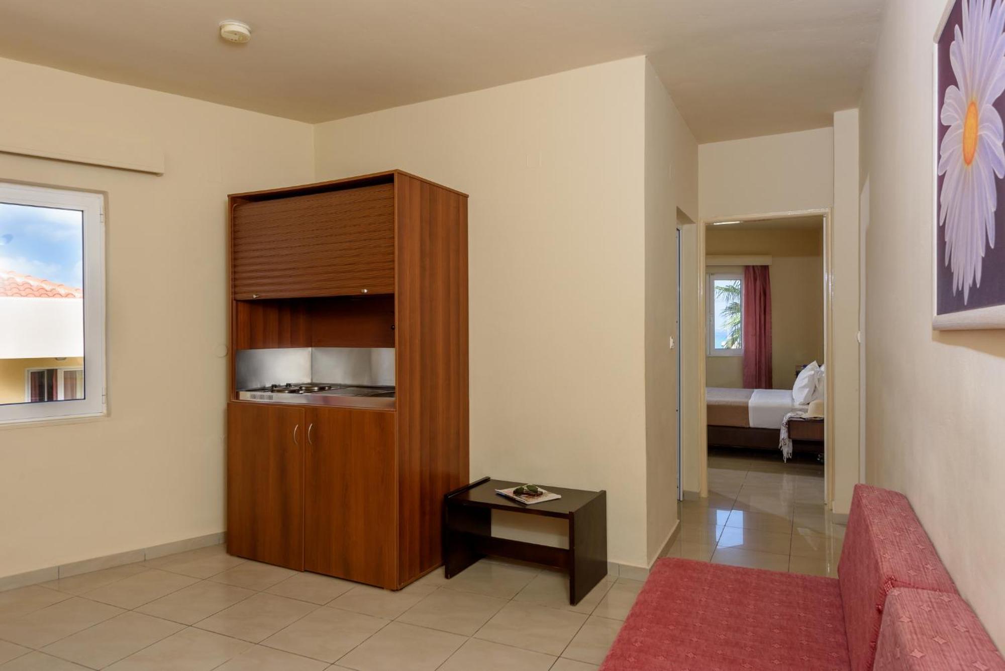 Eurohotel Theo Hotel Agia Marina Dış mekan fotoğraf