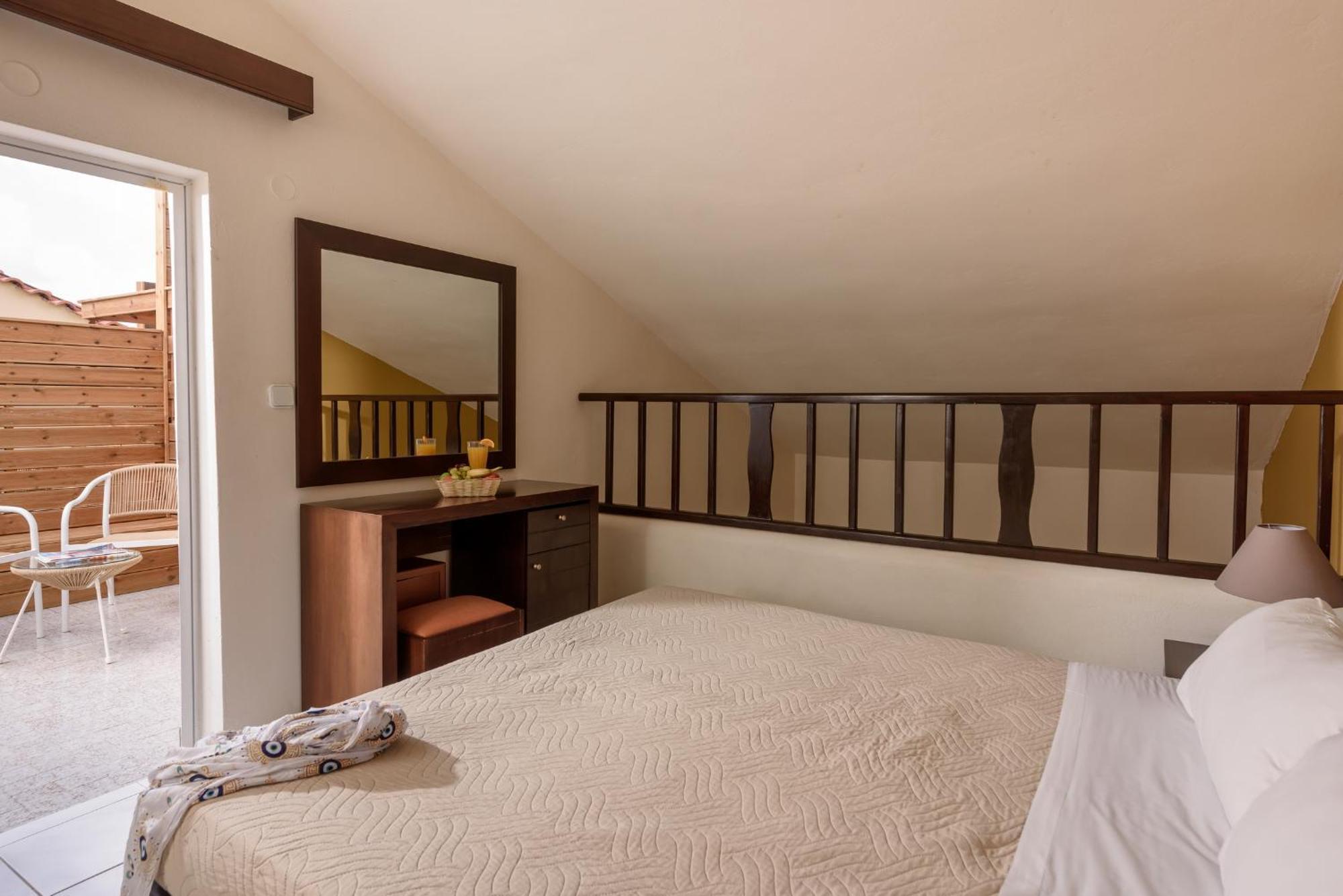 Eurohotel Theo Hotel Agia Marina Dış mekan fotoğraf