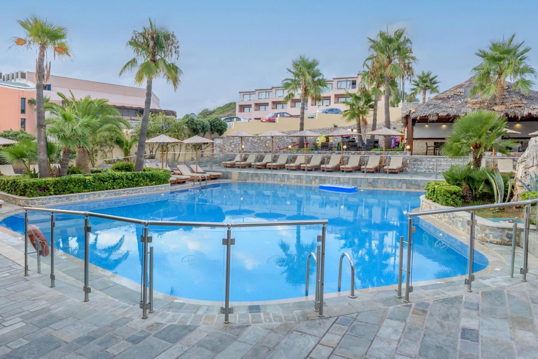 Eurohotel Theo Hotel Agia Marina Dış mekan fotoğraf