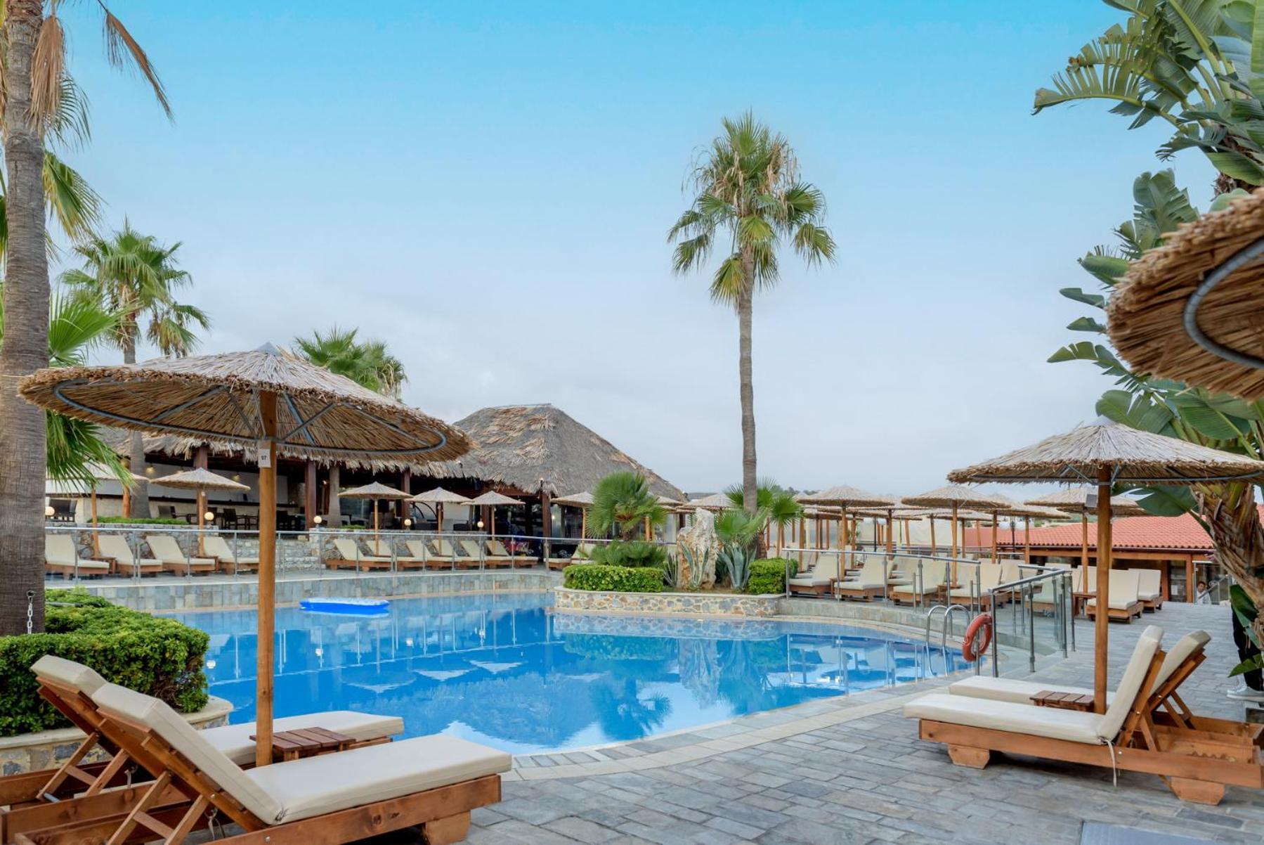 Eurohotel Theo Hotel Agia Marina Dış mekan fotoğraf