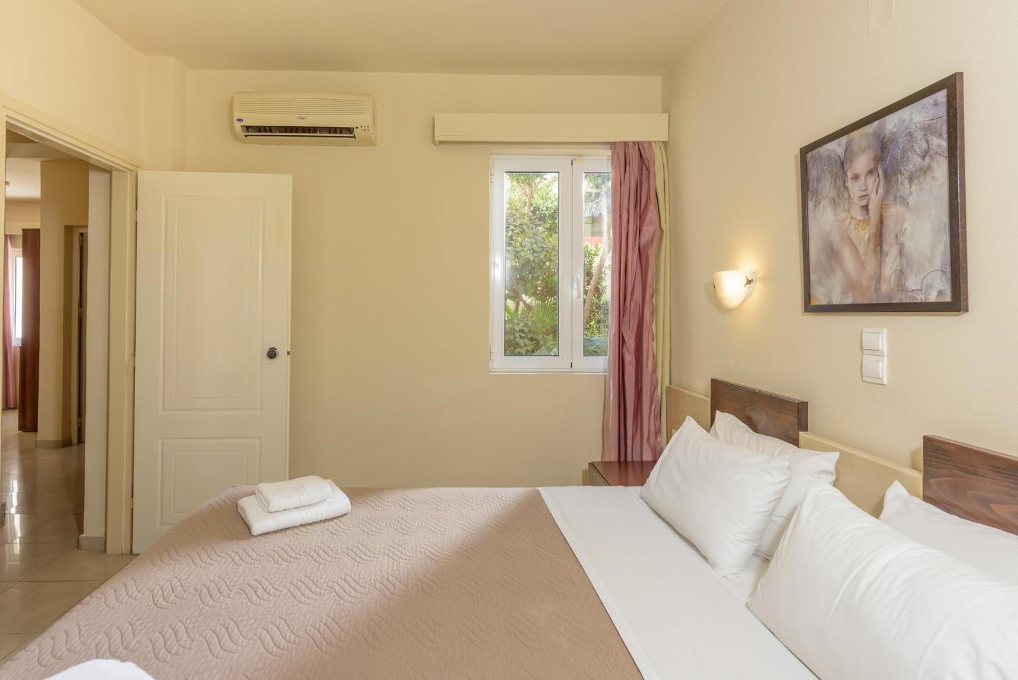 Eurohotel Theo Hotel Agia Marina Oda fotoğraf