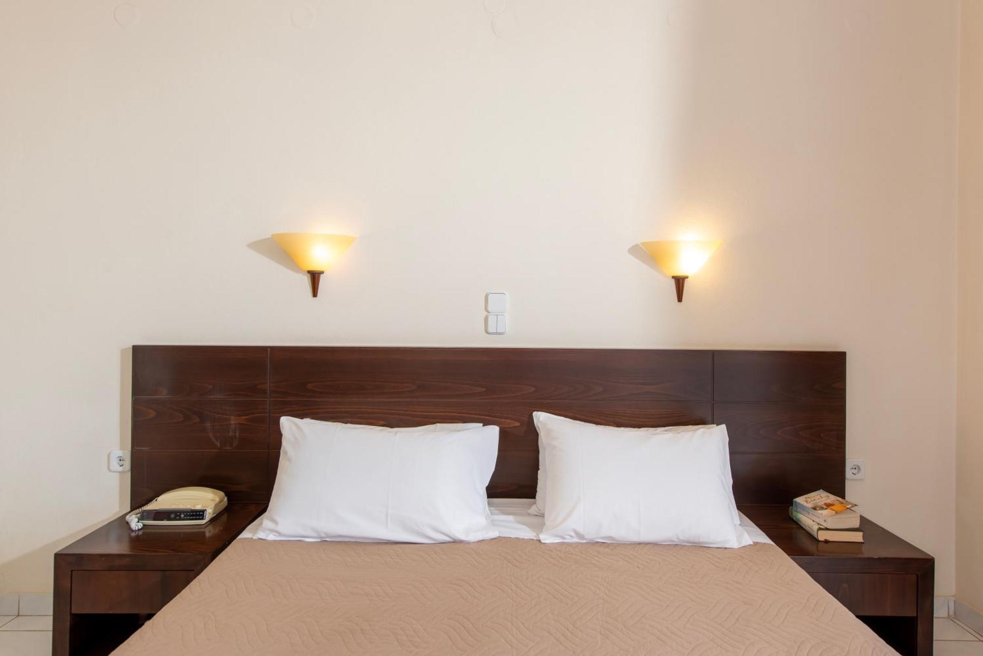 Eurohotel Theo Hotel Agia Marina Dış mekan fotoğraf